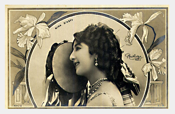 Nina d’Asty (en gitane ?). Photo de Leopold-Emile Reutlinger, le photographe des personnalités de la Belle Epoque.